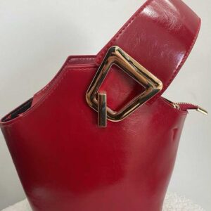 Sac en simili cuir rouge – Élégance & Modernité