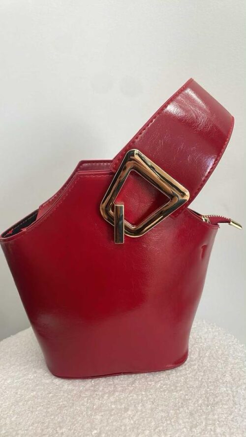 Sac en simili cuir rouge – Élégance & Modernité