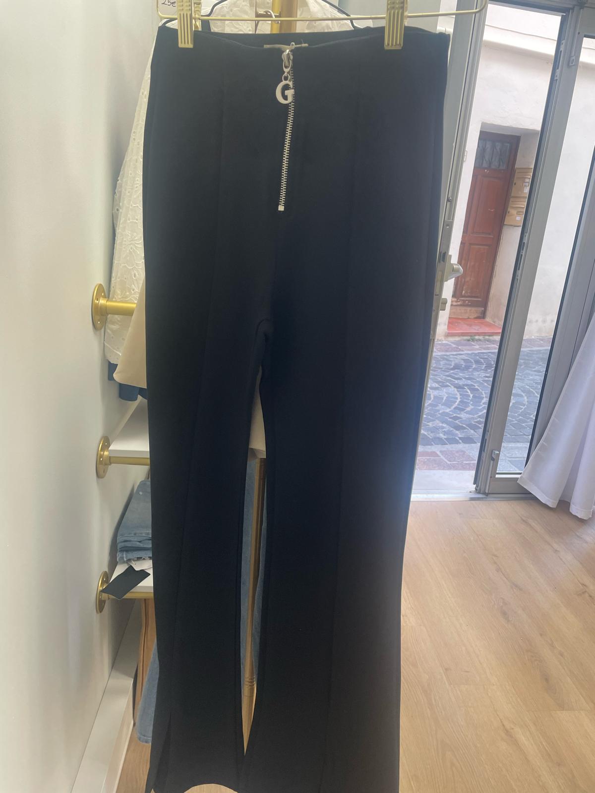 Le pantalon fendu incontournable 🔥